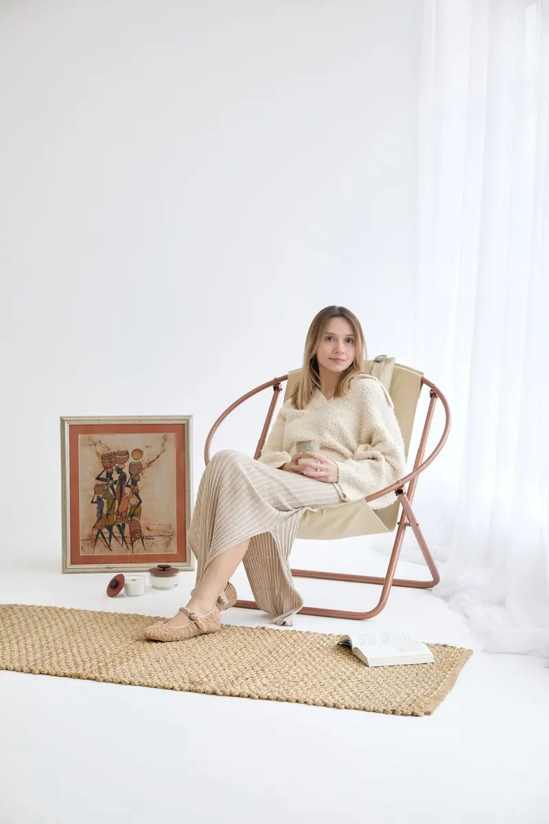 Beige Leather Folding Chair – Minimalist Foldable Seat 1