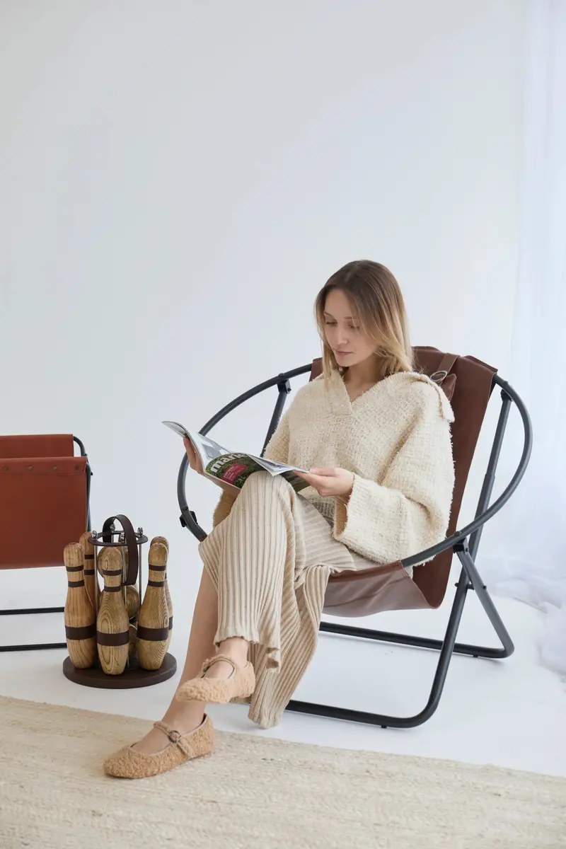 Brown Leather Folding Chair – Classic Foldable Lounge Seat 1
