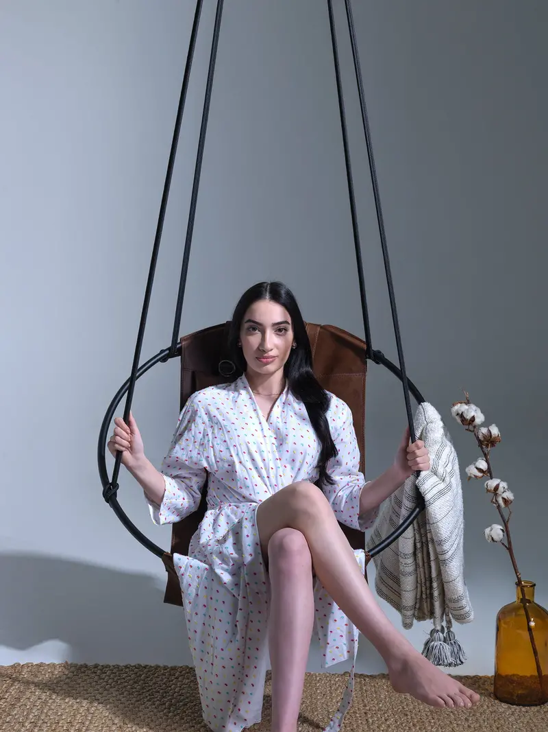 Brown Leather Hanging Chair – Warm-Toned Hanging Lounge Chair 1
