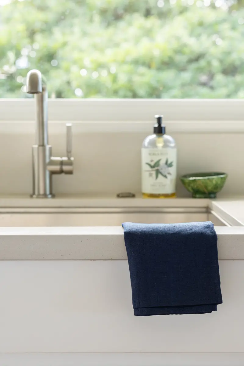 Makana Linen Kitchen Towel – Absorbent & Decorative 1