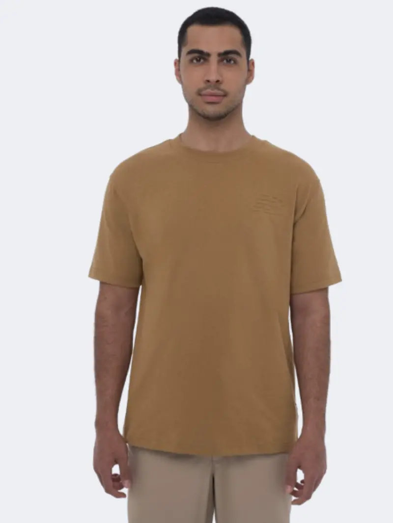 New Balance Essentials Jersey Logo Men'S Casual Tee – Great Plains Colorway 1