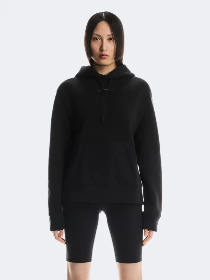 On Women'S Focus Tech Hoodie In Black 1